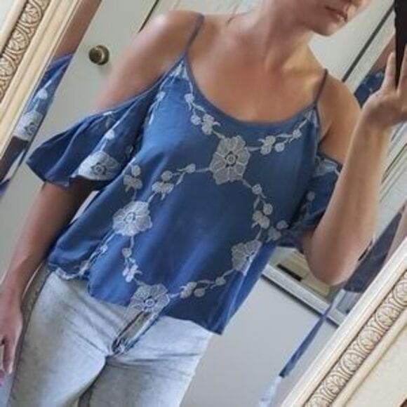 INTU Women Blue Floral Rayon Top With Strappy Back Cold Shoulder Size Large Boho - Picture 1 of 7